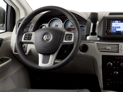 2010 Volkswagen Routan SE