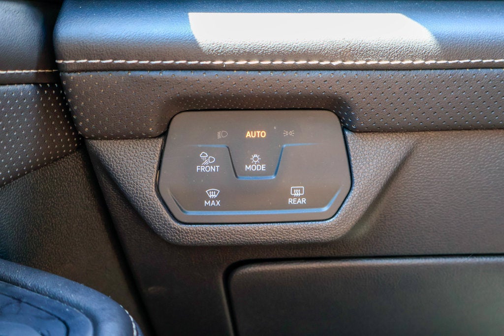 2025 Volkswagen Atlas Cross Sport SE w/Tech - Photo 17