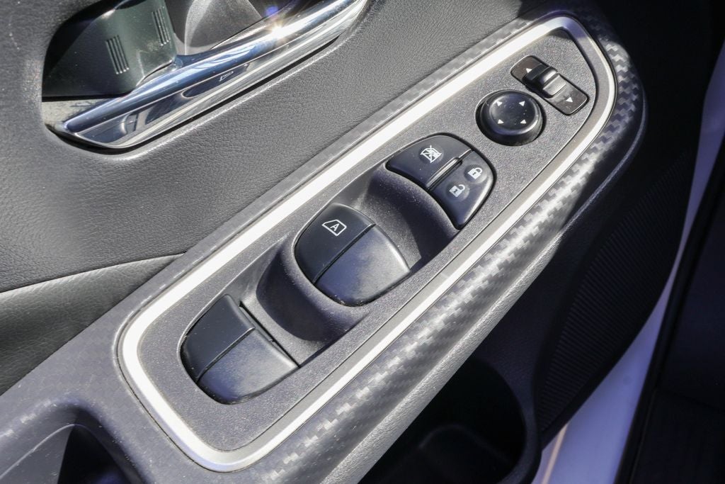 2023 Nissan Versa 1.6 SR