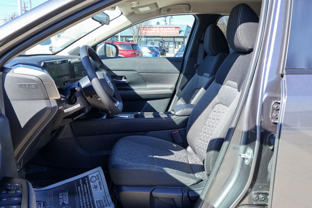 2025 Nissan Kicks SV