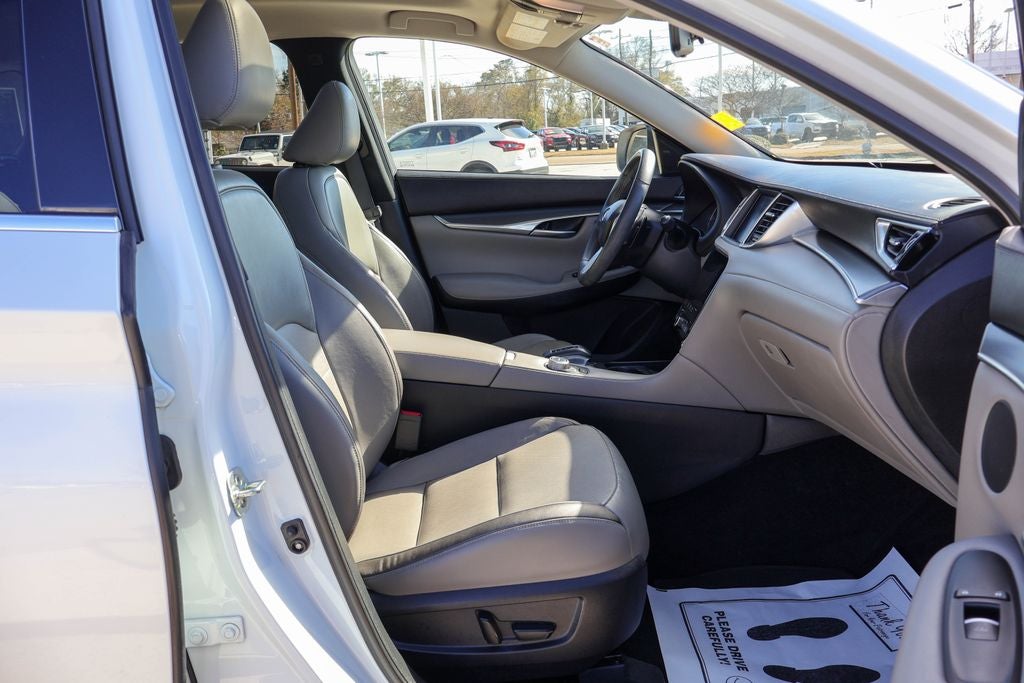 2023 INFINITI QX50 LUXE