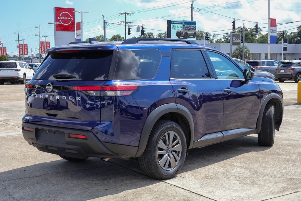 2025 Nissan Pathfinder SV