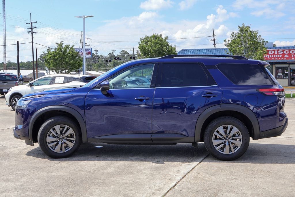 2025 Nissan Pathfinder SV