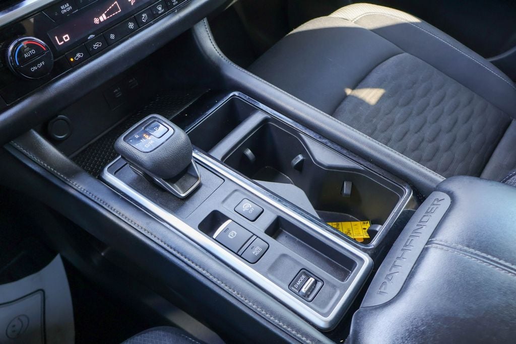 2022 Nissan Pathfinder SV