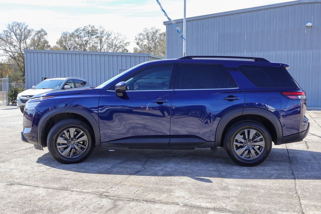2022 Nissan Pathfinder SV