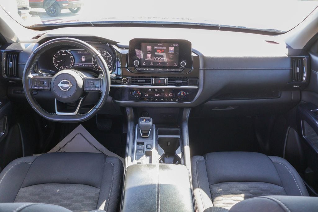 2022 Nissan Pathfinder SV