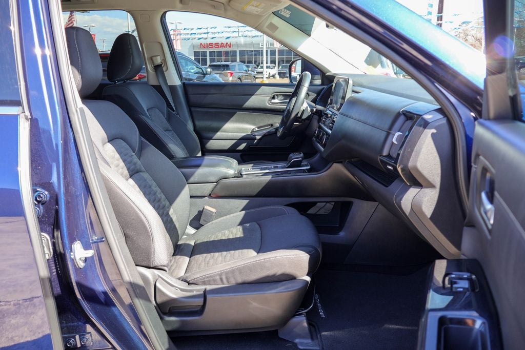 2022 Nissan Pathfinder SV