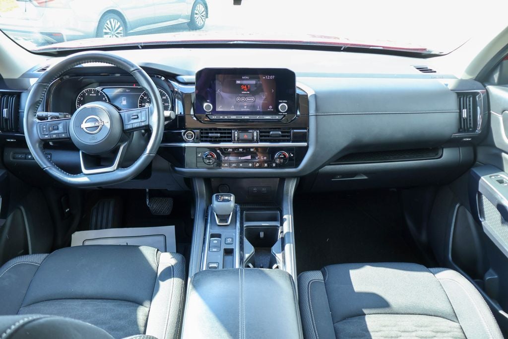 2023 Nissan Pathfinder SV