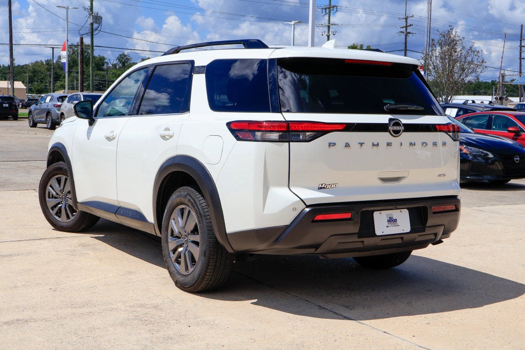 2025 Nissan Pathfinder SV