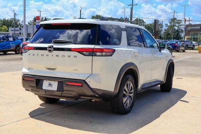 2025 Nissan Pathfinder SV
