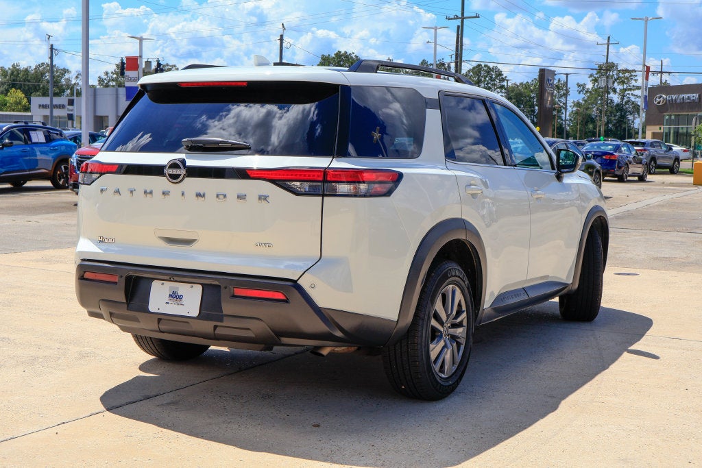2025 Nissan Pathfinder SV
