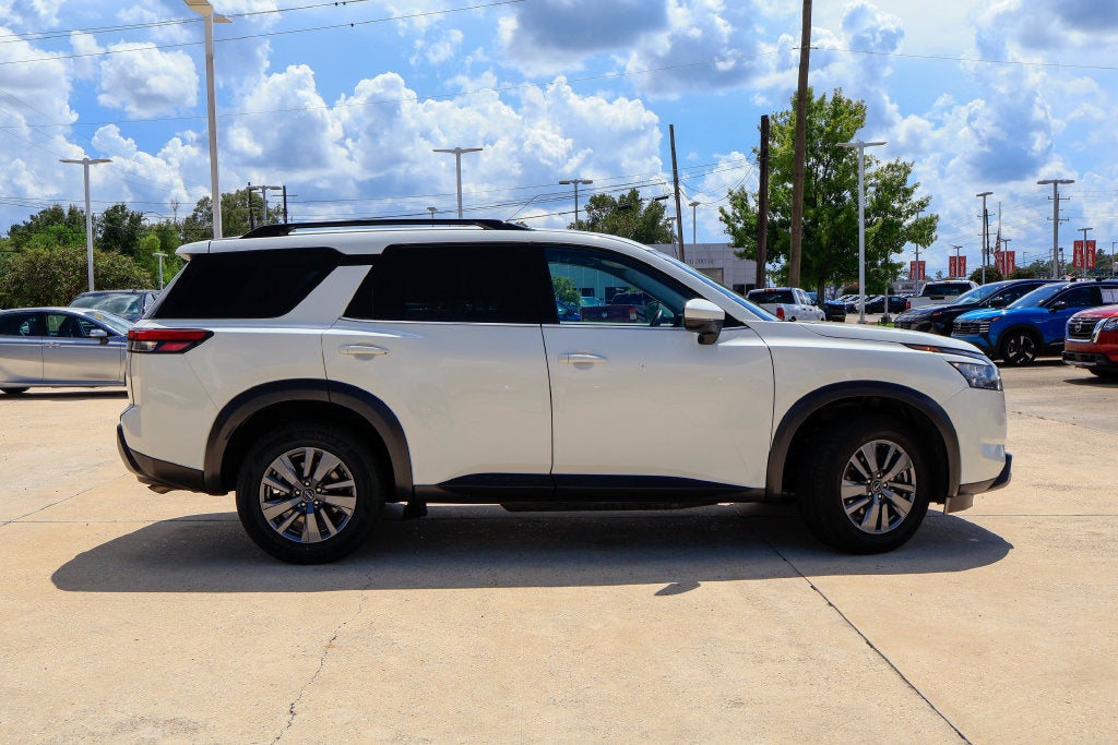 2025 Nissan Pathfinder SV