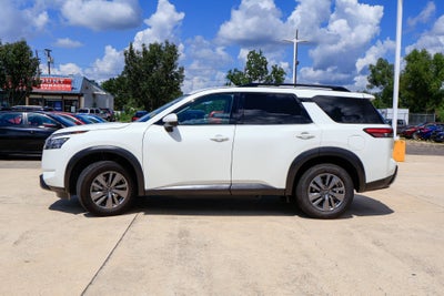 2025 Nissan Pathfinder SV