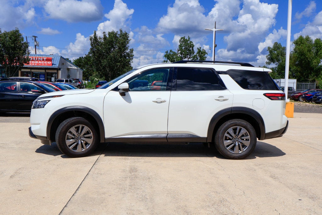 2025 Nissan Pathfinder SV