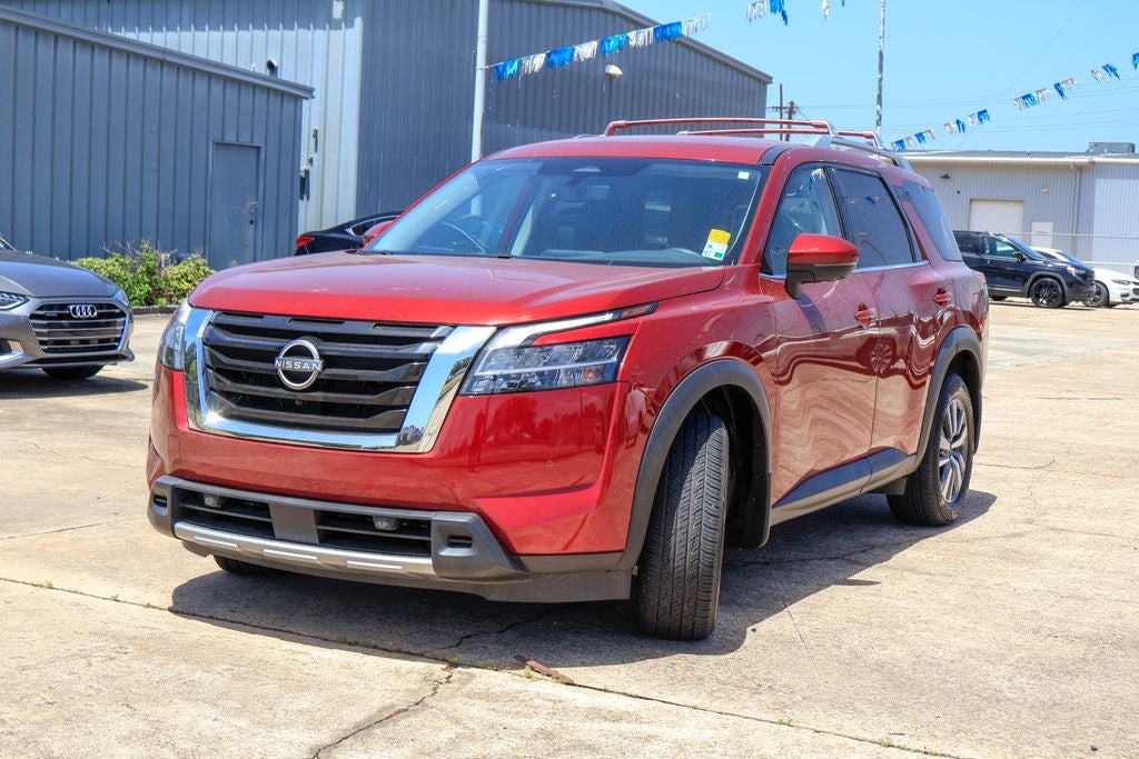 2023 Nissan Pathfinder SL