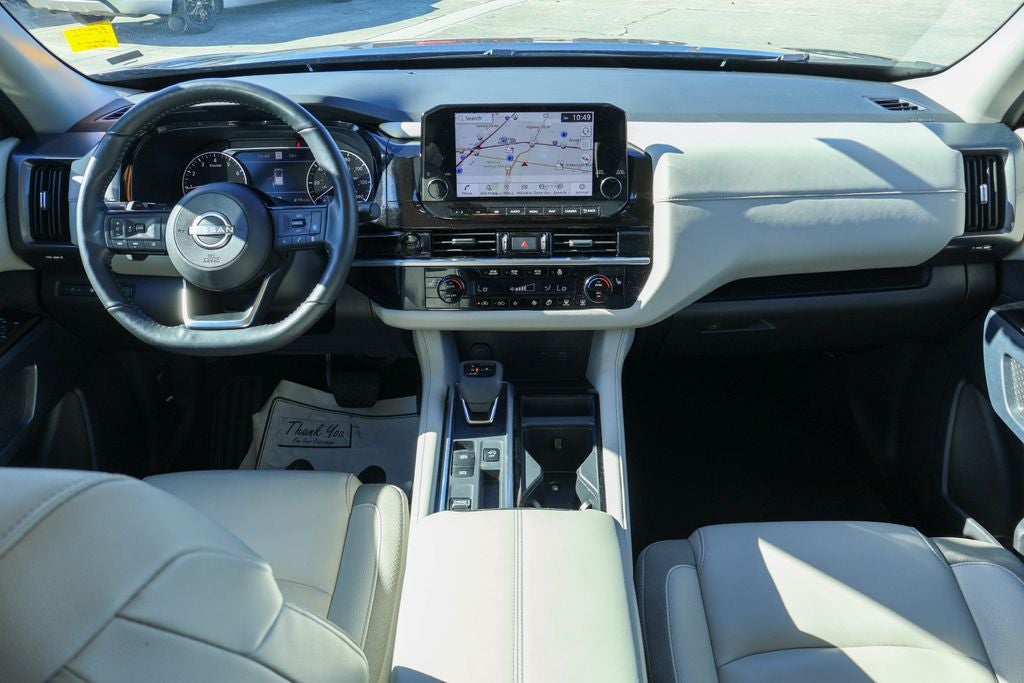 2025 Nissan Pathfinder SL