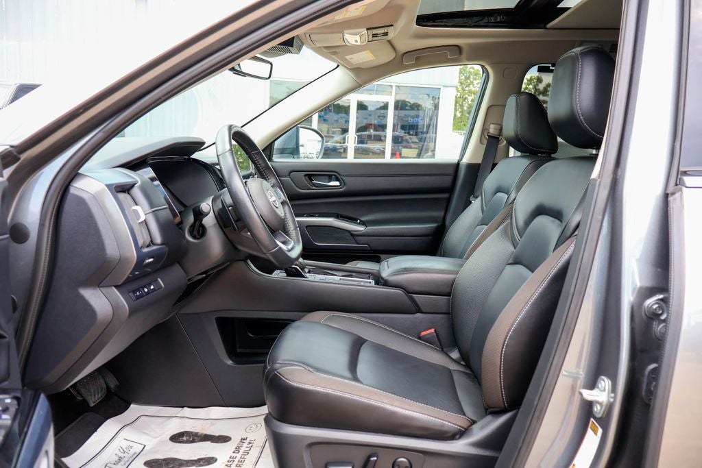 2024 Nissan Pathfinder SL