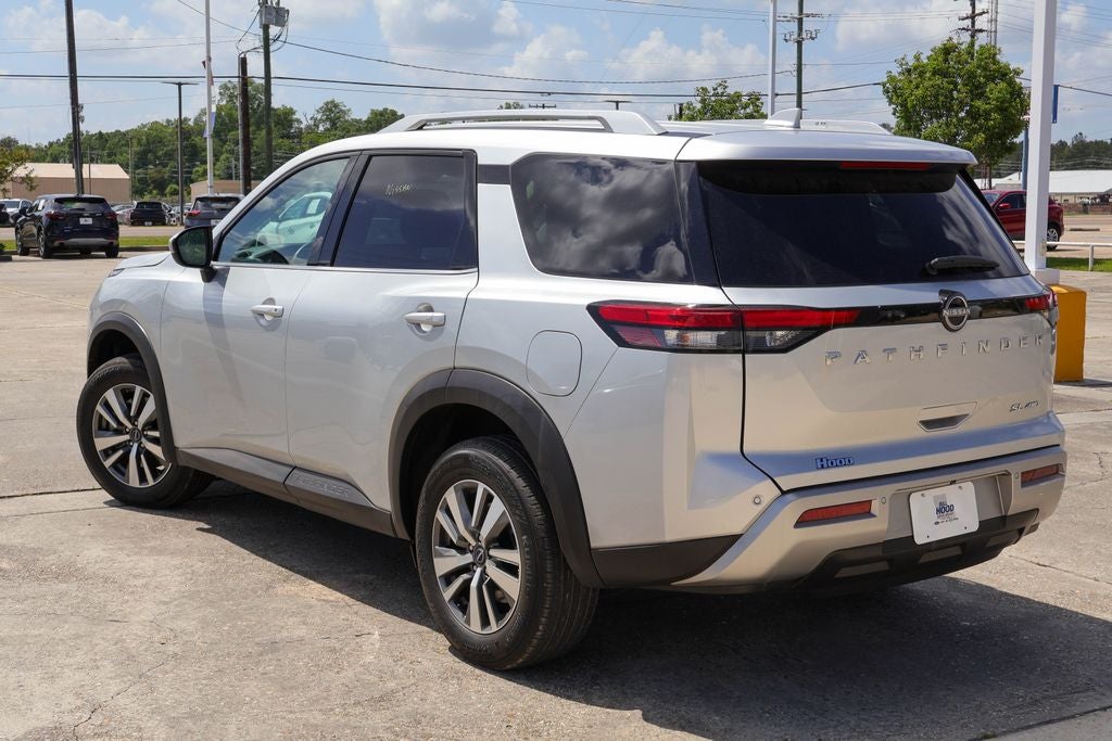 2025 Nissan Pathfinder SL