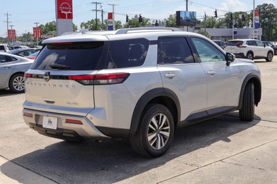 2025 Nissan Pathfinder SL