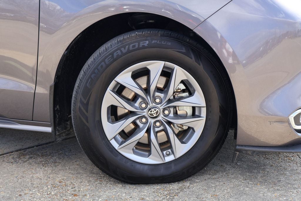 2022 Toyota Sienna XLE