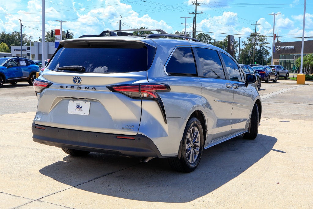 2021 Toyota Sienna XLE 8 Passenger