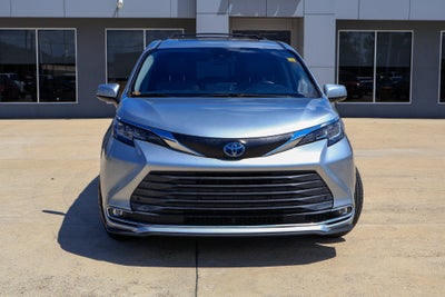 2021 Toyota Sienna XLE 8 Passenger