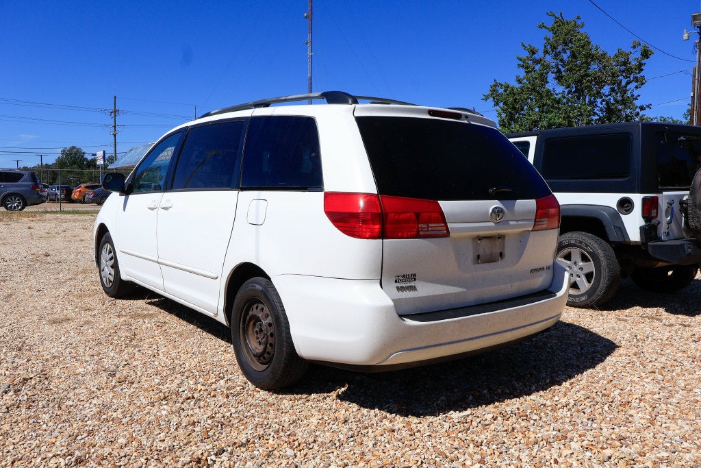2004 Toyota Sienna Base