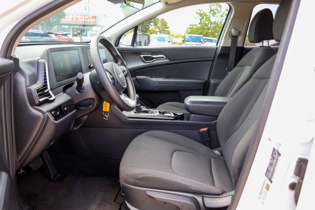 2025 Kia Sportage LX - Photo 7