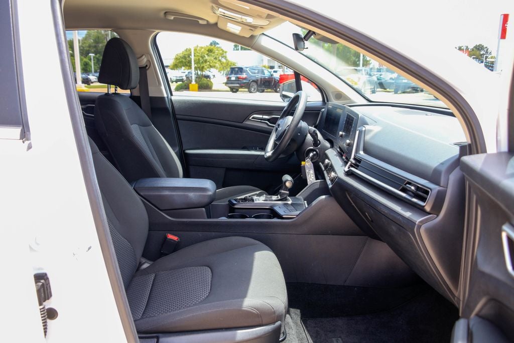 2025 Kia Sportage LX - Photo 8