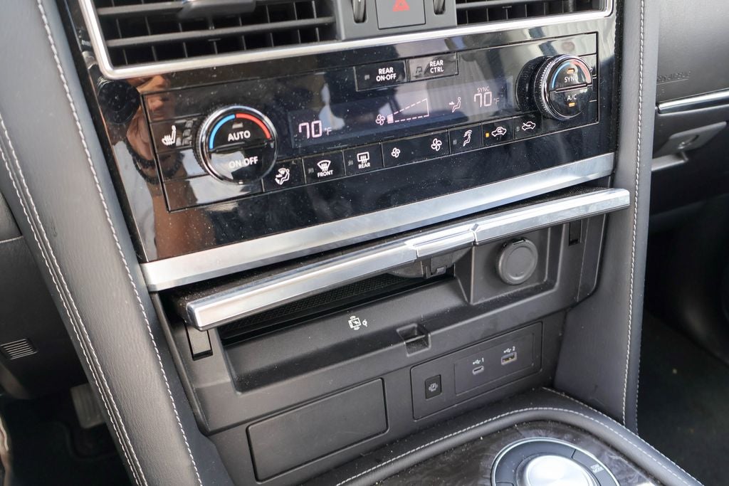 2024 INFINITI QX80 LUXE