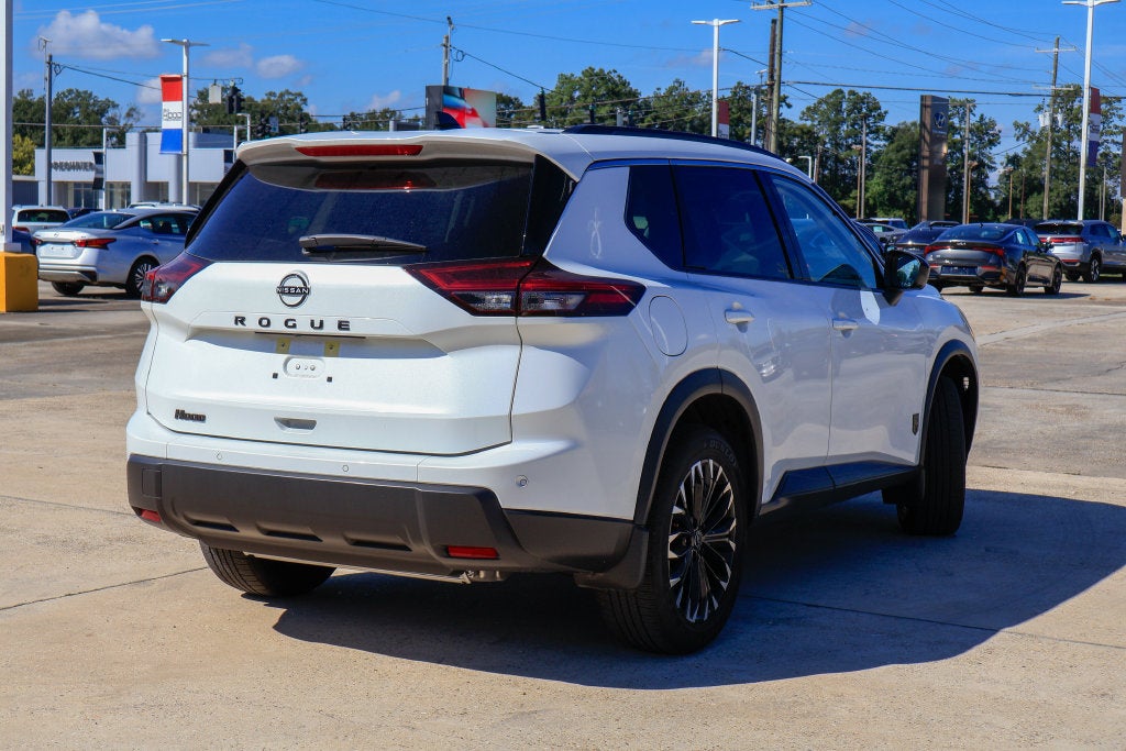 2026 Nissan Rogue Dark Armor