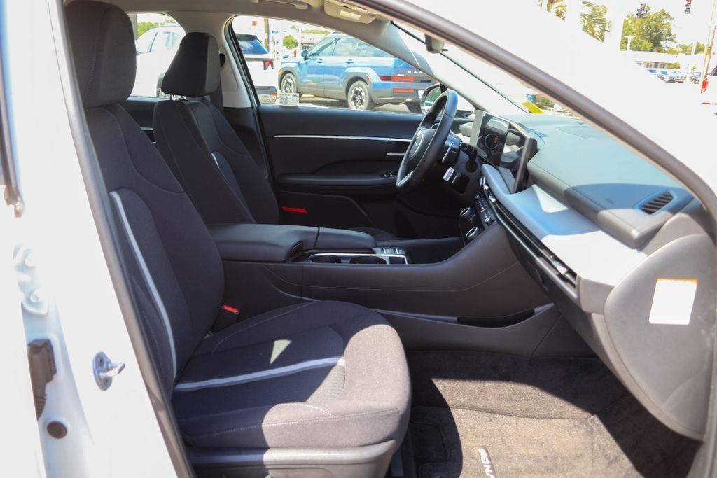 2025 Hyundai SONATA HYBRID SEL