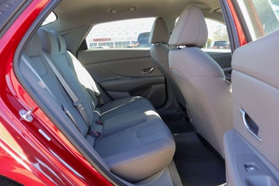 2025 Hyundai ELANTRA SE