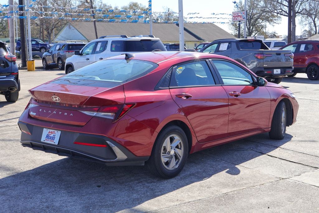 2025 Hyundai ELANTRA SE