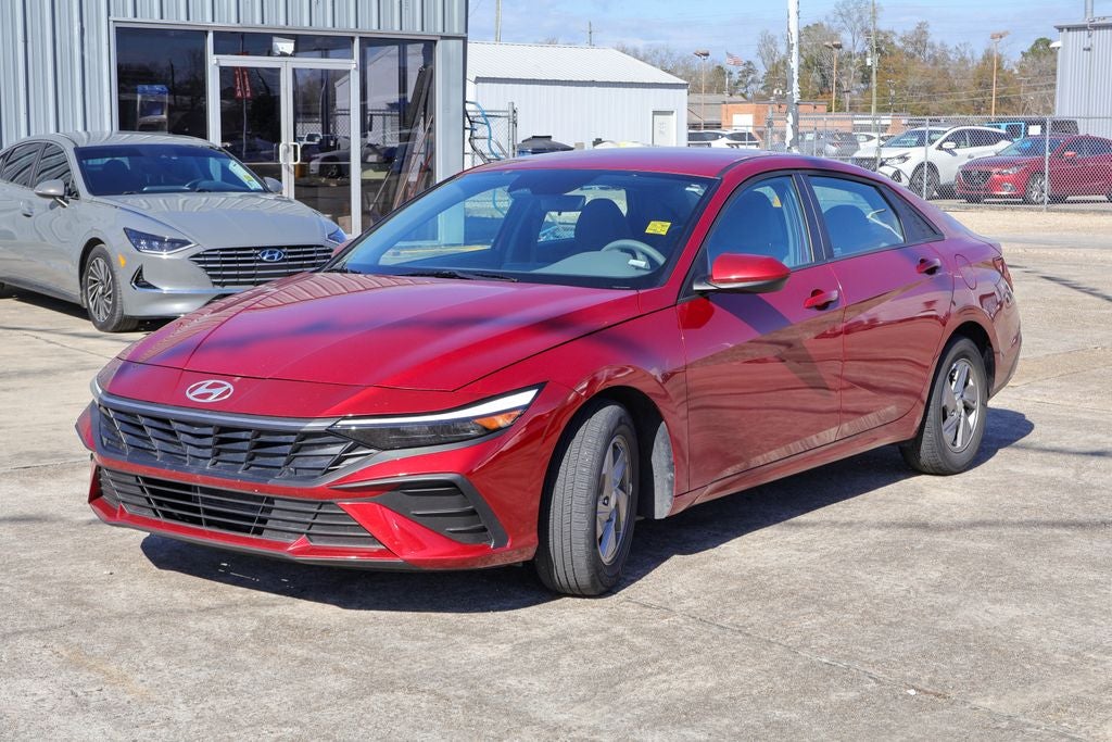 2025 Hyundai ELANTRA SE