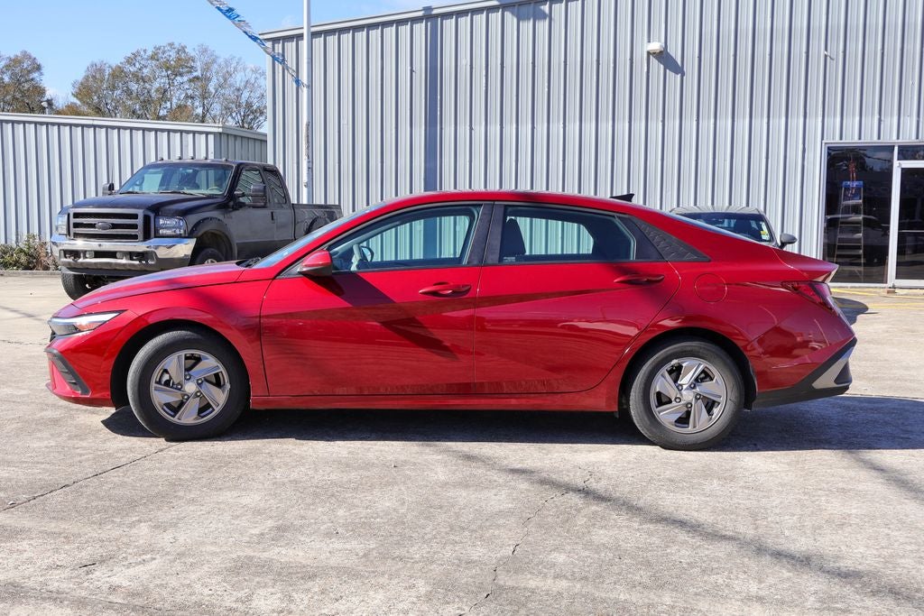 2025 Hyundai ELANTRA SE