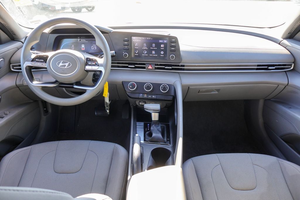 2025 Hyundai ELANTRA SE