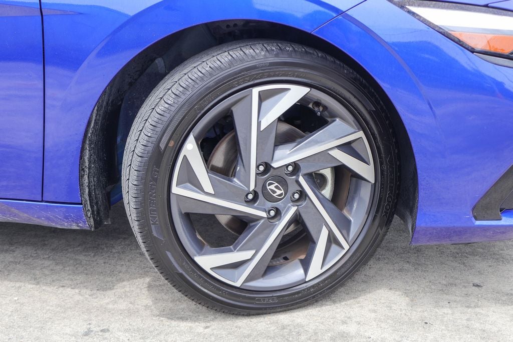 2025 Hyundai ELANTRA Limited