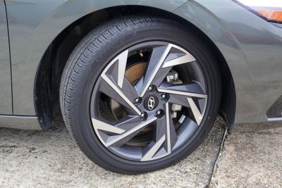 2025 Hyundai ELANTRA Limited