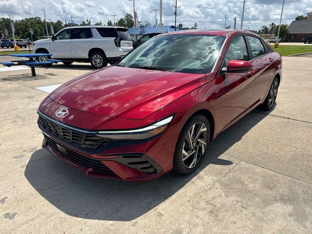 2025 Hyundai ELANTRA Limited