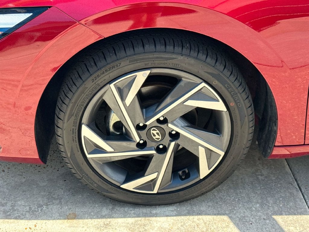 2025 Hyundai ELANTRA Limited